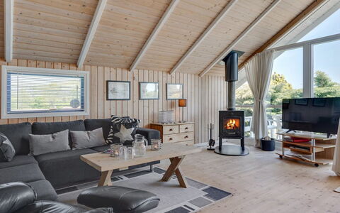 Jarmericus - 300M from the Sea: Bois, Meubles, Design Intérieur, Plafond, Sol, Domicile, Salon, Sol, Pièce, Parquet