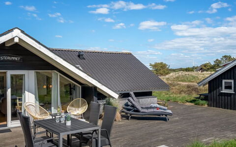 Maxie - 1.2Km from the Sea: Domicile, Chalet, Porche, Dur, Siding, Plate-Forme, Ombre, Planche, Biens, Batiments Jardin