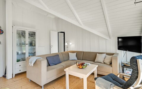 Maxie - 1.2Km from the Sea: Domicile, Chalet, Porche, Dur, Siding, Plate-Forme, Ombre, Planche, Biens, Batiments Jardin