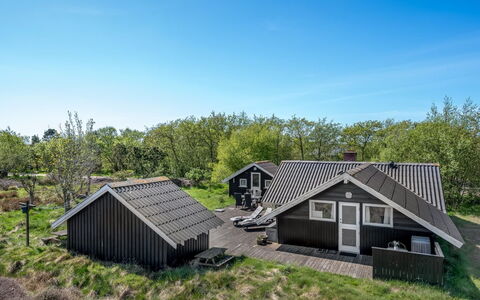 Maxie - 1.2Km from the Sea: Domicile, Chalet, Porche, Dur, Siding, Plate-Forme, Ombre, Planche, Biens, Batiments Jardin