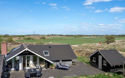 Maxie - 1.2Km from the Sea: Domicile, Chalet, Porche, Dur, Siding, Plate-Forme, Ombre, Planche, Biens, Batiments Jardin