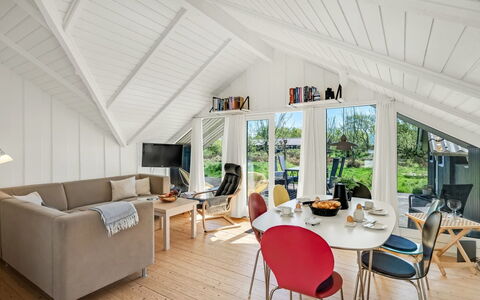 Maxie - 1.2Km from the Sea: Toit, Maison, Domicile, Chalet, Porte, Siding, Plate-Forme, Porche, Planche, Dur