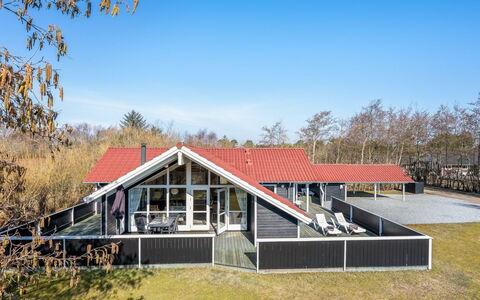 Germaine - 1.2Km from the Sea: Toit, Maison, Domicile, Chalet, Porte, Siding, Plate-Forme, Porche, Planche, Dur