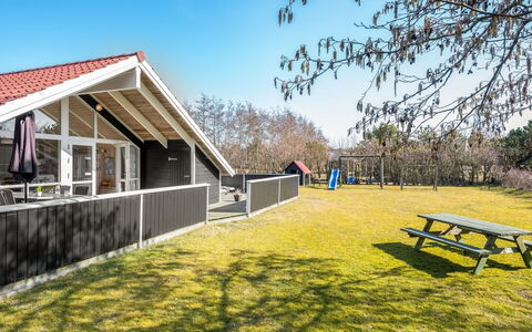 Germaine - 1.2Km from the Sea: Toit, Maison, Domicile, Chalet, Porte, Siding, Plate-Forme, Porche, Planche, Dur