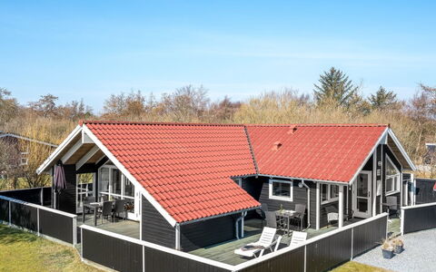 Germaine - 1.2Km from the Sea: Toit, Maison, Domicile, Chalet, Porte, Siding, Plate-Forme, Porche, Planche, Dur