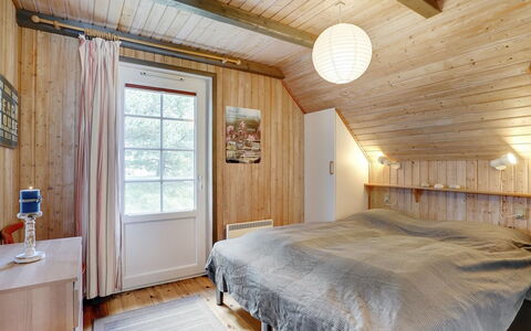Hakun - 4Km from the Sea: Chambre, Design Intérieur, Lit, Meubles, Sol, Bois, Sol, Plafond, Drap De Lit, Parquet
