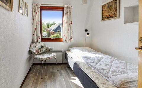 Asfrid - 3.5Km from the Sea: Mur, Bois, Meubles, Design Intérieur, Sol, Maison, Lit, Sol, Chambre, Domicile
