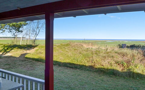 Asfrid - 3.5Km from the Sea: Porche, Ombre, Tache De Bois, Dur, Balcon, Plate-Forme, Pelouse, Structure En Plein Air, Cour, Clôture