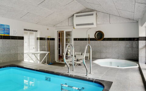 Liliana - 800M from the Sea: Domicile, Chalet, Porche, Dur, Siding, Plate-Forme, Ombre, Planche, Biens, Batiments Jardin