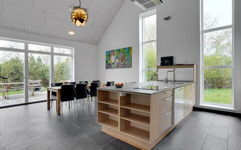 Henrieta - 4Km from the Sea: Sol, Design Intérieur, Sol, Meubles, Bois, Cuisine, Comptoir, Plafond, Parquet, Domicile