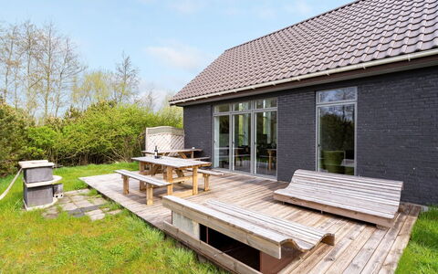 Henrieta - 4Km from the Sea: Domicile, Chalet, Toit, Siding, Jardin, Pelouse, Cour, Porche, Arrière-Cour, Aménagement Paysager