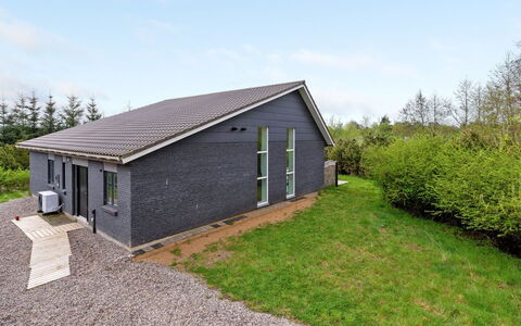 Henrieta - 4Km from the Sea: Herbe, Toit, Chalet, Domicile, Zone Rurale, Couverture De Sol, Ferme, Biens, Cabanon, Siding