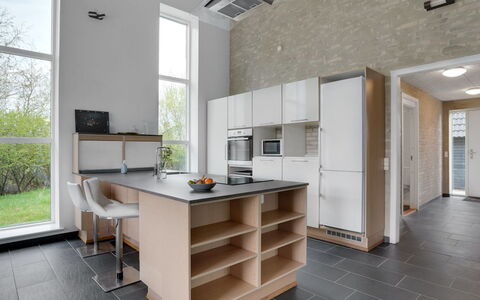 Henrieta - 4Km from the Sea: Cuisine, Design Intérieur, Sol, Comptoir, Meubles, Cabinetry, Plafond, Bois, Appareil De Cuisine, Sol