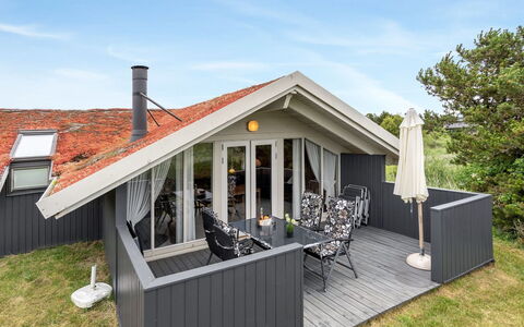 Bryniulf - 1.8Km from the Sea: Domicile, Toit, Chalet, Siding, Porche, Biens, Batiments Jardin, Ombre, Cour, Dur