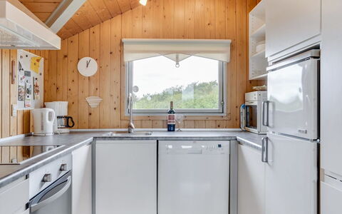 Bryniulf - 1.8Km from the Sea: Cuisine, Bois, Appareil De Cuisine, Principaux Appliance, Plafond, Design Intérieur, Domicile, Comptoir, Électroménager, Pièce