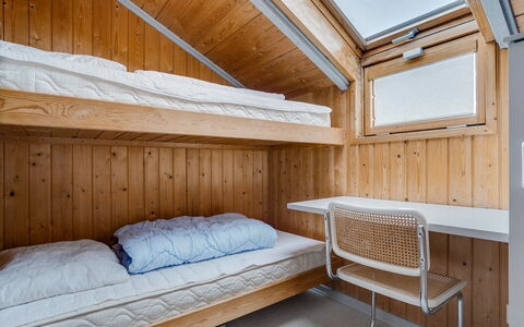 Bryniulf - 1.8Km from the Sea: Bois, Chambre, Plafond, Lit, Literie, L'Hiver, Cabane En Rondins, Glacial Relief, Linge, Cadre De Lit
