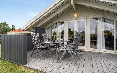 Bryniulf - 1.8Km from the Sea: Domicile, Chalet, Porche, Dur, Siding, Plate-Forme, Ombre, Planche, Biens, Batiments Jardin