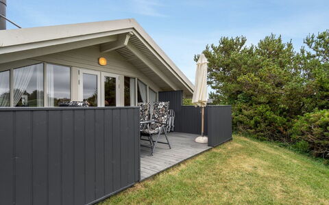 Bryniulf - 1.8Km from the Sea: Domicile, Chalet, Porche, Dur, Siding, Plate-Forme, Ombre, Planche, Biens, Batiments Jardin