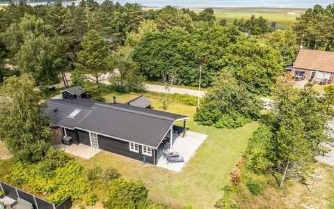 Riekje - 2.3Km from the Sea: Zone Résidentielle, Domicile, Biens, Chalet, Banlieue, Aménagement Paysager, Allée, Ferme