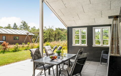 Riekje - 2.3Km from the Sea: Bois, Communauté Des Plantes, Lot Terre, Ombre, Matériau Naturel, Batiments Jardin, Cabanon, Structure En Plein Air, Cabane En Rondins