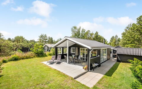 Riekje - 2.3Km from the Sea: Toit, Maison, Domicile, Chalet, Porte, Siding, Plate-Forme, Porche, Planche, Dur