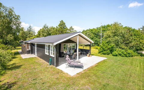 Riekje - 2.3Km from the Sea: Toit, Maison, Domicile, Chalet, Porte, Siding, Plate-Forme, Porche, Planche, Dur