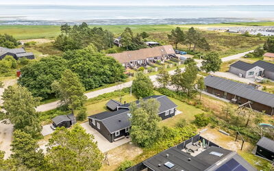 Riekje - 2.3Km from the Sea