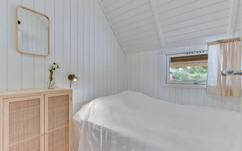 Merta: Sol, Bois, Sol, Design Intérieur, Plafond, Chambre, Éclairage, Meubles, Pièce, Lit