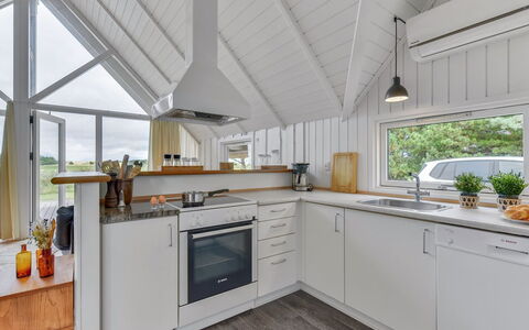 Merta: Sol, Cuisine, Bois, Plafond, Design Intérieur, Sol, Comptoir, Meubles, Cabinetry, Parquet