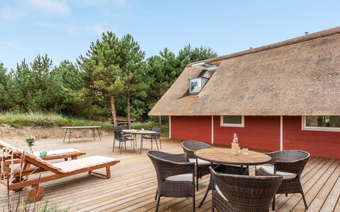 Merta: Arbuste, Design Urbain, Couverture De Sol, Brique, Appartement, Biens, Brickwork, Balcon, Aménagement Paysager