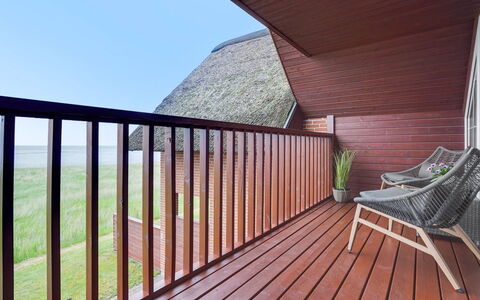 Deljan - 3.5Km from the Sea: Arbuste, Design Urbain, Couverture De Sol, Brique, Appartement, Biens, Brickwork, Balcon, Aménagement Paysager