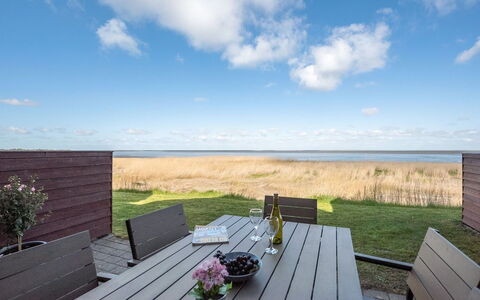 Deljan - 3.5Km from the Sea: Arbuste, Design Urbain, Couverture De Sol, Brique, Appartement, Biens, Brickwork, Balcon, Aménagement Paysager