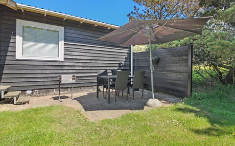 Hannu - 900M from the Sea: Herbe, Arbuste, Maison, Jardin, Domicile, Chalet, Lot Terre, Pelouse, Couverture De Sol