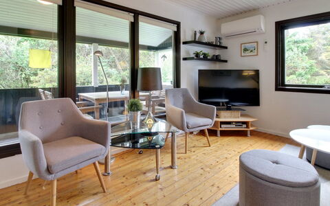 Hannu - 900M from the Sea: Meubles, Design Intérieur, Sol, Bois, Canapé, Sol, Salon, Plafond, Table, Pièce