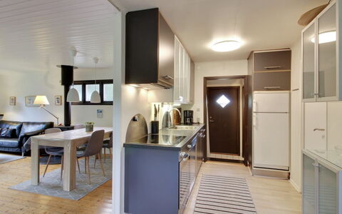Hannu - 900M from the Sea: Design Intérieur, Cuisine, Sol, Comptoir, Plafond, Meubles, Sol, Cabinetry, Pièce, Luminaire