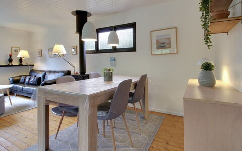 Hannu - 900M from the Sea: Meubles, Design Intérieur, Sol, Mur, Sol, Bois, Salle À Manger, Plafond, Table, Pièce