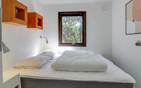 Hannu - 900M from the Sea: Lit, Chambre, Design Intérieur, Mur, Drap De Lit, Literie, Bois, Sol, Sol, Pièce