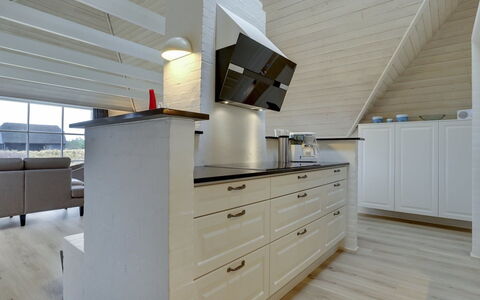 Ege - 200M from the Sea: Sol, Design Intérieur, Bois, Cabinetry, Comptoir, Cuisine, Sol, Plafond, Meubles, Parquet