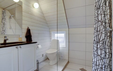 Ege - 200M from the Sea: Sol, Mur, Design Intérieur, Luminaire Plomberie, Bois, Sol, Plafond, Salle De Bains, Luminaire, Architecture
