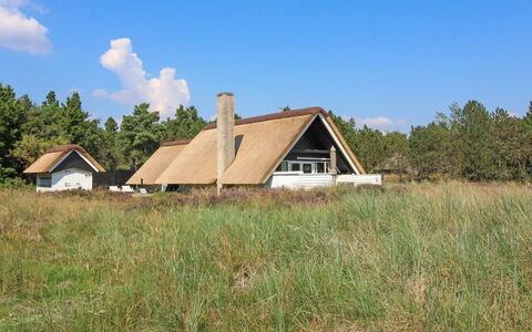 Gerdis - 1.6Km from the Sea: Architecture, Toit, Domicile, Composite, Daylighting, Siding, Allée