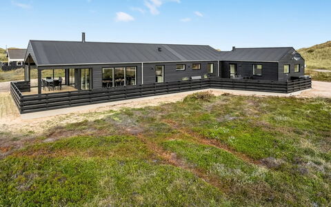 Birger - 300M from the Sea: Arbuste, Design Urbain, Couverture De Sol, Brique, Appartement, Biens, Brickwork, Balcon, Aménagement Paysager