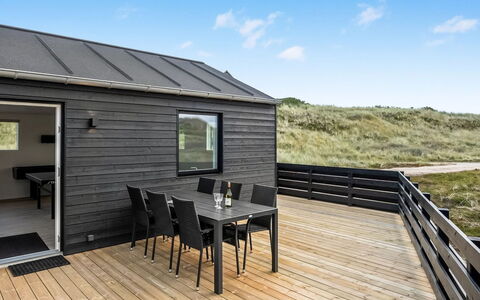 Birger - 300M from the Sea: Arbuste, Design Urbain, Couverture De Sol, Brique, Appartement, Biens, Brickwork, Balcon, Aménagement Paysager