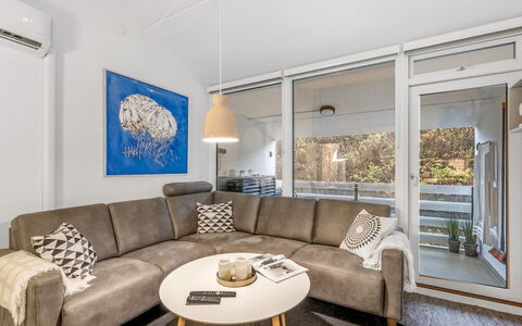 Soffhie - 250M from the Sea: Design Intérieur, Meubles, Canapé, Sol, Sol, Pièce, Plafond, Salon, Appartement