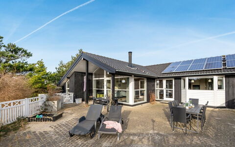 Illona - from the Sea: Piscine, Mobilier De Jardin, Meubles, Recours, Dalle, Eco Hôtel, Ombre, Chaise, Loisir, Biens