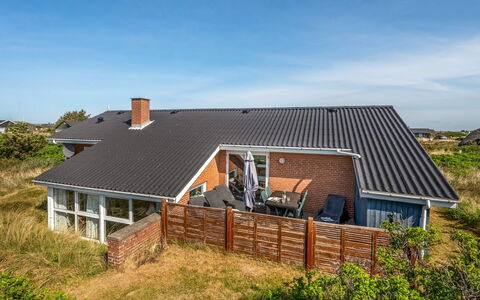 Anita - 500M from the Sea: Domicile, Chalet, Porche, Dur, Siding, Plate-Forme, Ombre, Planche, Biens, Batiments Jardin