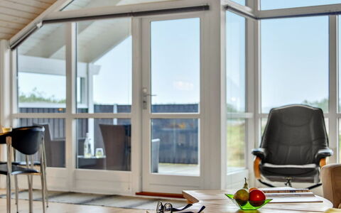 Christan - 1.2Km from the Sea: Bois, Sol, Design Intérieur, Sol, Plafond, Meubles, Chaise, Parquet, Verre, Salon