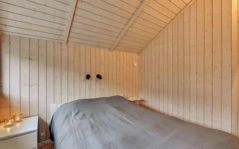 Christan - 1.2Km from the Sea: Mur, Sol, Bois, Sol, Chambre, Design Intérieur, Plafond, Pièce, Lit, Éclairage