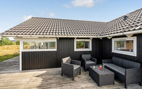 Christan - 1.2Km from the Sea: Domicile, Chalet, Porche, Dur, Siding, Plate-Forme, Ombre, Planche, Biens, Batiments Jardin