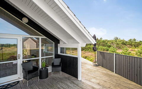 Christan - 1.2Km from the Sea: Chalet, Domicile, Maison, Toit, Porche, Biens, Siding, Batiments Jardin, Ferme, Cour