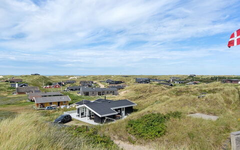 Carstina - 400M from the Sea: Domicile, Chalet, Porche, Dur, Siding, Plate-Forme, Ombre, Planche, Biens, Batiments Jardin